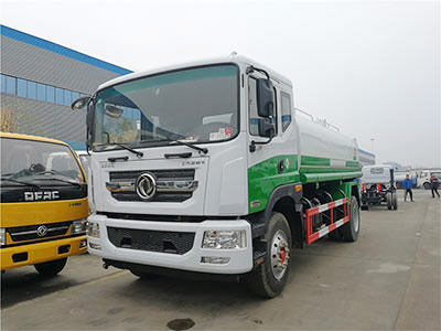 洒水车雾炮车