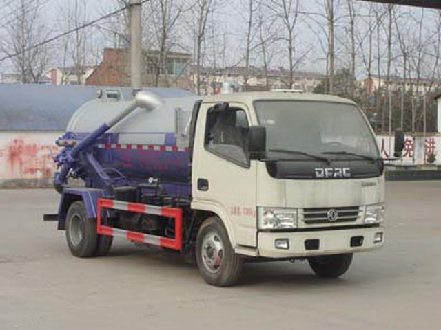 东风多利卡国五5立方吸污车
