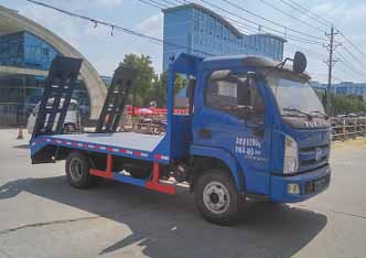 跃进国五蓝牌平板运输车CLW5042TPBN5型挖掘机运输车
