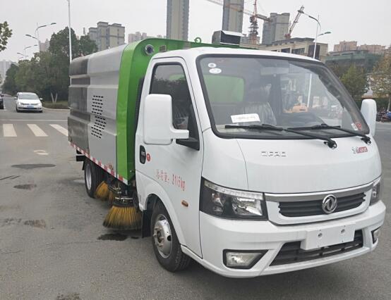 东风途逸国六CLW5030TSL6HL型扫路车